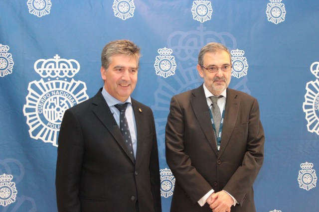 A la izquierda, Ignacio Cosidó, director general de la Policía junto a Luis Miguel Gilpérez, presidente de Telefónica España