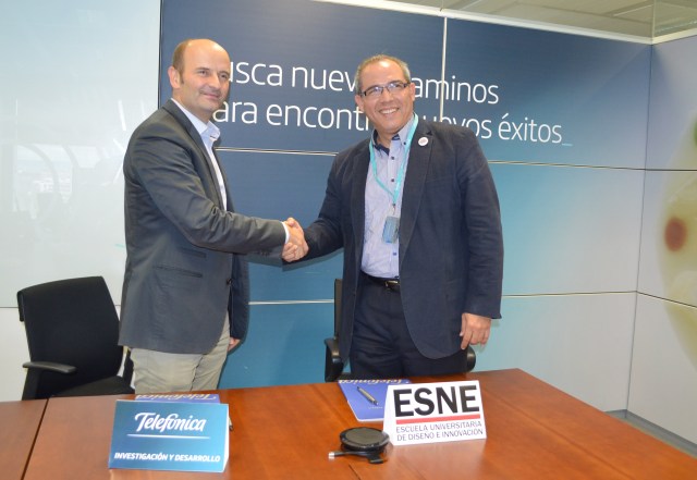 En la imagen de izquierda a derecha: David del VAL, CEO de Telefónica I+D, y Rafael Díaz, director general de ESNE.