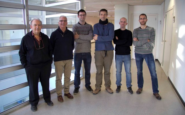 Foto 1 de 2.  De izquierda a derecha, los investigadores Joan Cabestany, Andreu Català, Albert Sama, Carlos Pérez, Daniel Rodríguez y Jaume Romagosa, del CETpD de la UPC, instalado en el Campus de Vilanova i la Geltrú.