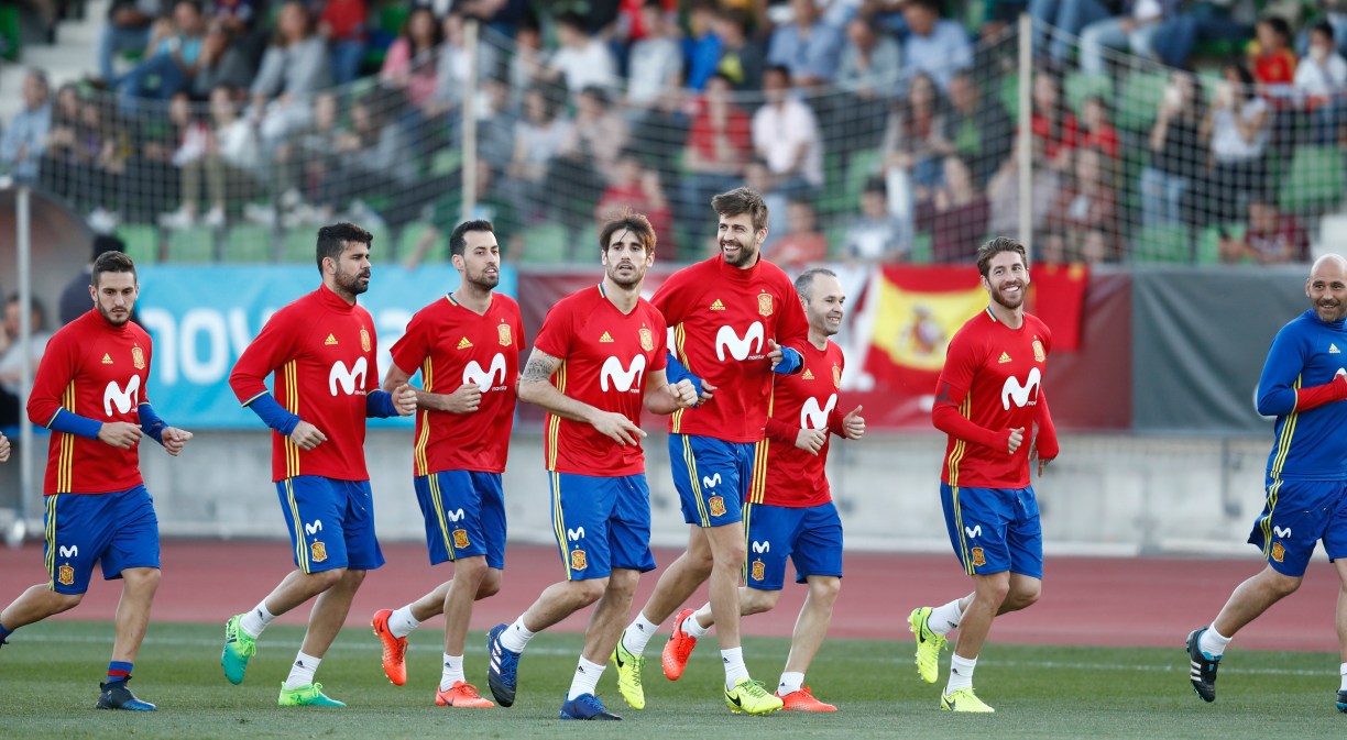 Futbolistas de la Selección española de futbol entrenando