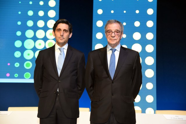 En la imagen, el presidente de Telefónica, José María Álvarez-Pallete junto al presidente ejecutivo de Fundación Telefónica, César Alierta.