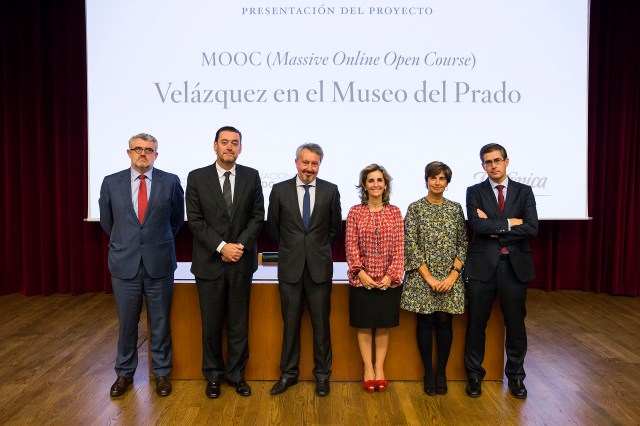 De izquierda a derecha: Miguel Falomir, director adjunto de Conservación e Investigación del Museo del Prado; Miguel Zugaza, director del Museo del Prado; Enrique Pérez, técnico del Área de Educación del Museo del Prado y responsable del MOOC; Carolina Jeux, CEO Telefónica Educación Digital; Marina Chinchilla, directora adjunta de Administración del Museo del Prado; y Rafael Fernández Alarcón, Director Global. Relaciones Institucionales y Patrocinios de Telefónica. Foto © Museo Nacional del Prado.