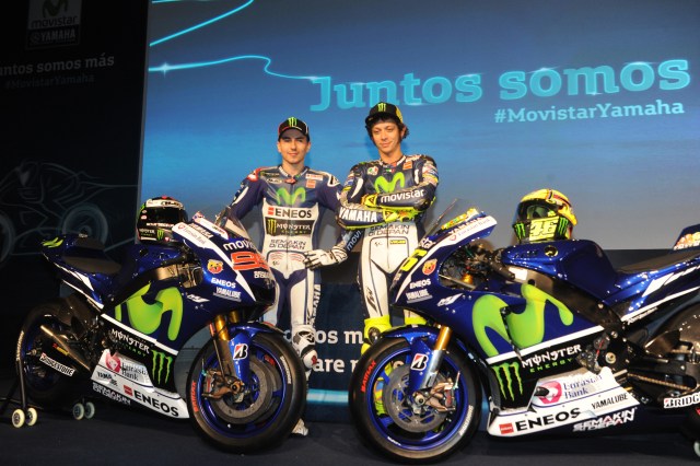 Foto 4 de 5.
Los pilotos del Movistar Yamaha Moto GP, Jorge Lorenzo y Valentino Rossi, durante la presentación de la temporada 2015.