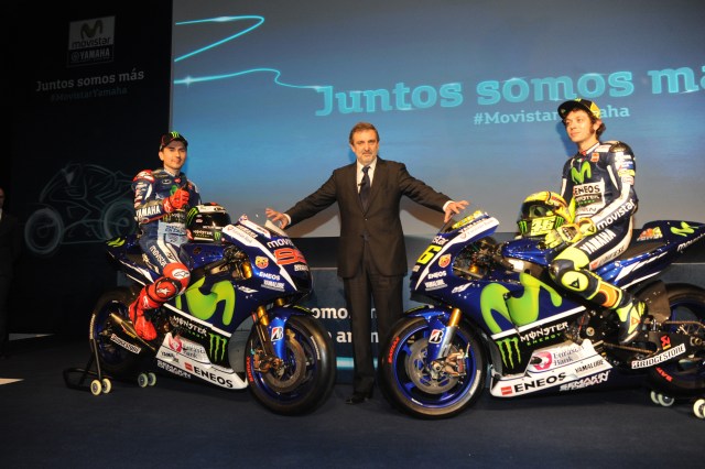 Foto 2 de 5.  El presidente de Telefónica España, Luis Miguel Gilpérez con Jorge Lorenzo y Valentino Rossi, pilotos del Movistar Yamaha Moto GP