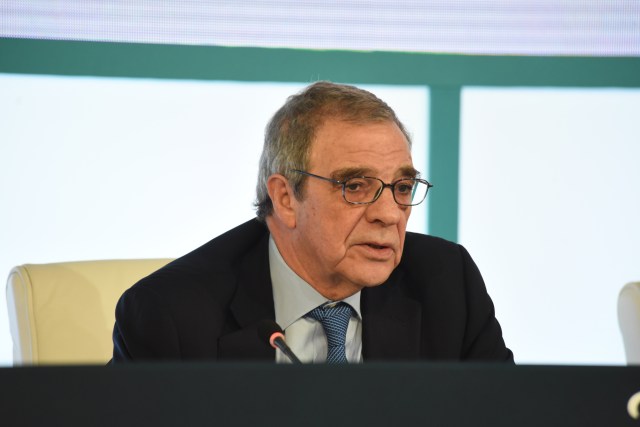 En la imagen el presidente ejecutivo de Telefónica, César Alierta durante la presentación de los resultados anuales 2015