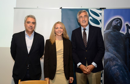 Foto 2 de 2
En la imagen de izquierda a derecha: Juan Carlos Prieto Vielba, director general de la Fundación Santa María la Real del Patrimonio Histórico; Diana Caminero Gerente M2M Dirección Telefónica Digital España y José Luis Rivas, alcalde del Ayuntamiento de Ávila.