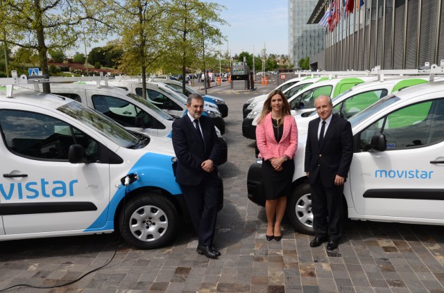 En la imagen de izquierda a derecha: el presidente de Telefónica España, Luis Miguel Gilpérez, la CEO de Alphabet, Rocío Carrascosa, y el director general de Peugeot, Jorge Tomé