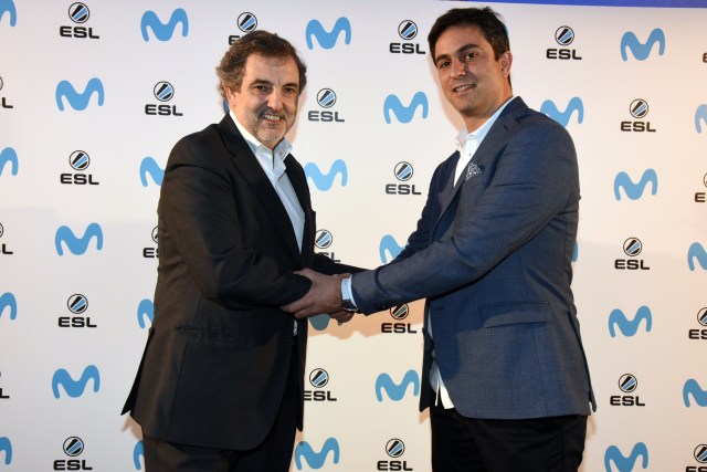 En la imagen de izquierda a derecha: el presidente de Telefónica España, Luis Miguel Gilpérez y el managing director de ESL España, Manuel Moreno.