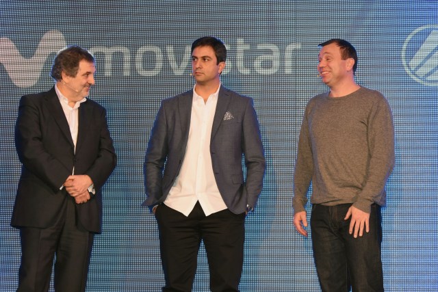 De izquierda a derecha: el presidente de Telefónica España, Luis Miguel Gilpérez, el managing director de ESL España, Manuel Moreno y Ralf Reichter, CEO de ESL.