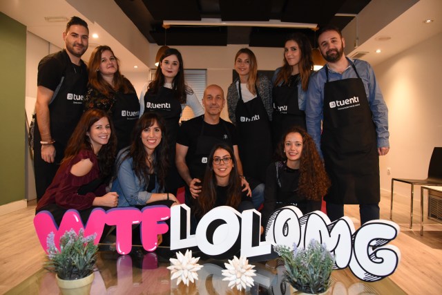 Pablo Ledesma, director general de Tuenti España, con su equipo