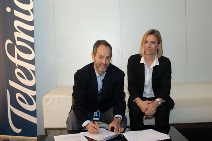 Foto 1 de 1
Fernando Abella, Director General de Digital España y Mercedes Iborra, Consejera de CMO