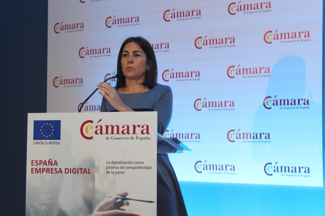 Mª Jesús Almazor, consejera delegada de Telefónica España, durante su intervención en la Cámara de Comercio.