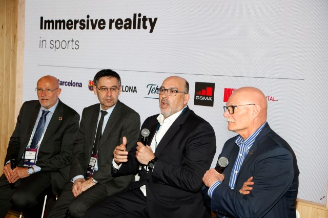 De izquierda a derecha: el CEO de Mobile World Capital Barcelona, Carlos Grau; el presidente del FC Barcelona, Josep Maria Bartomeu; el presidente de Telefónica España, Emilio Gayo; y el consejero delegado de GSMA, John Hoffman