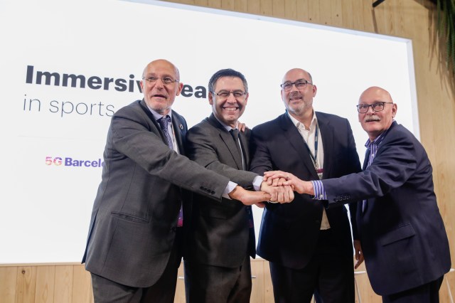 De izquierda a derecha: el CEO de Mobile World Capital Barcelona, Carlos Grau; el presidente del FC Barcelona, Josep Maria Bartomeu; el presidente de Telefónica España, Emilio Gayo; y el consejero delegado de GSMA, John Hoffman