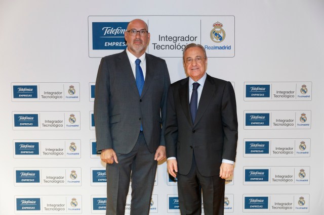 De izda. a drcha.: Emilio Gayo, presidente de Telefónica España, y Florentino Pérez, presidente del Real Madrid