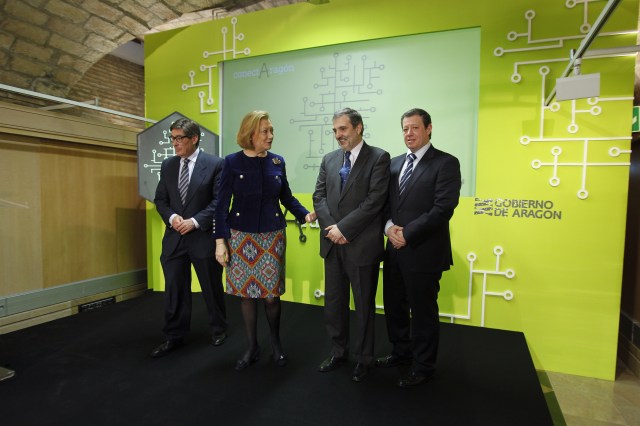 Foto 1 de 2
El consejero de Industria e Innovación del Gobierno de Aragón, Arturo Aliaga, la Presidenta del Gobierno de Aragón, Luisa Fernanda Rudi, el presidente de Telefónica España, Luis Miguel Gilpérez, y el director de Telefónica en Aragón, Federico Tartón.