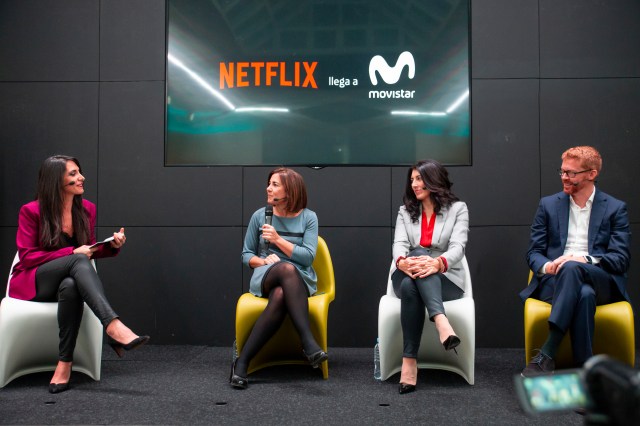 María Jesús Almazor, consejera delegada de Telefónica España; María Ferreras, vicepresidenta de desarrollo de negocio de Netflix para EMEA, y Sergio Oslé, presidente de Movistar+ (de izda. a drcha.), durante la presentación