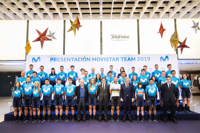 Foto de familia del Movistar Team con José María Álvarez-Pallete, presidente ejecutivo de Telefónica.