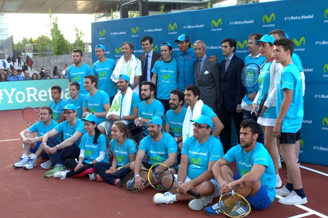 Foto 1 de 1
En el centro de la imagen de izquierda a derecha: José María Sanz-Magallón, director de Publicidad, Patrocinios y Coordinación de Telefónica; uno de los ganadores del concurso #YoRetoANadal; Rafael Nadal; Francisco de Bergia, director de Asuntos Públicos de Presidencia de Telefónica y José María Álvarez-Pallete, consejero delegado de Telefónica.