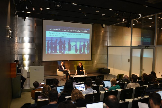 José Cerdán, CEO de Telefónica Business Solutions, y María Jesús Almazor, consejera delegada de Telefónica España.