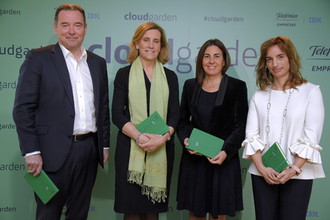 De izquierda a derecha: Javier Valencia, vicepresidente Cloud IBM España; Marta Martínez, presidenta de IBM España, Portugal, Grecia e Israel, María Jesús Almazor, consejera delegada de Telefónica España, y Marisa Urquía, directora de empresas en Telefónica España.