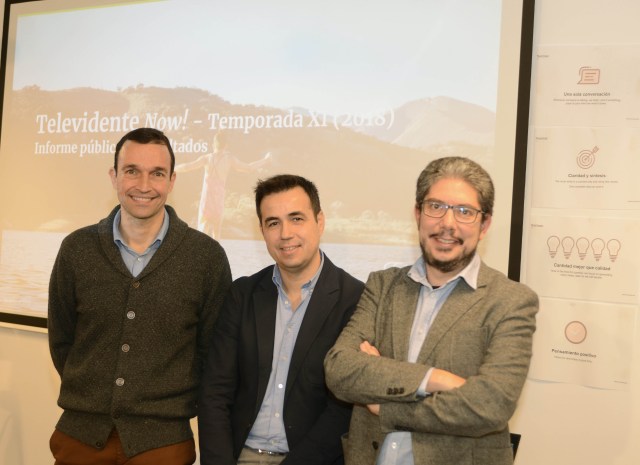 De izquierda a derecha: Álvaro Yusti, gerente de análisis de TV de Movistar+; Antonio Pérez, director de investigación de Ymedia; y Felipe Romero, CEO de The Cocktail