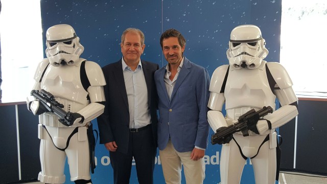 Foto 1 de 3. En la imagen de izquierda a derecha: Simon Amselem, consejero delegado de The Walt Disney Company España y Portugal e Ignacio Fernández-Vega, director de Movistar+ en Telefónica España