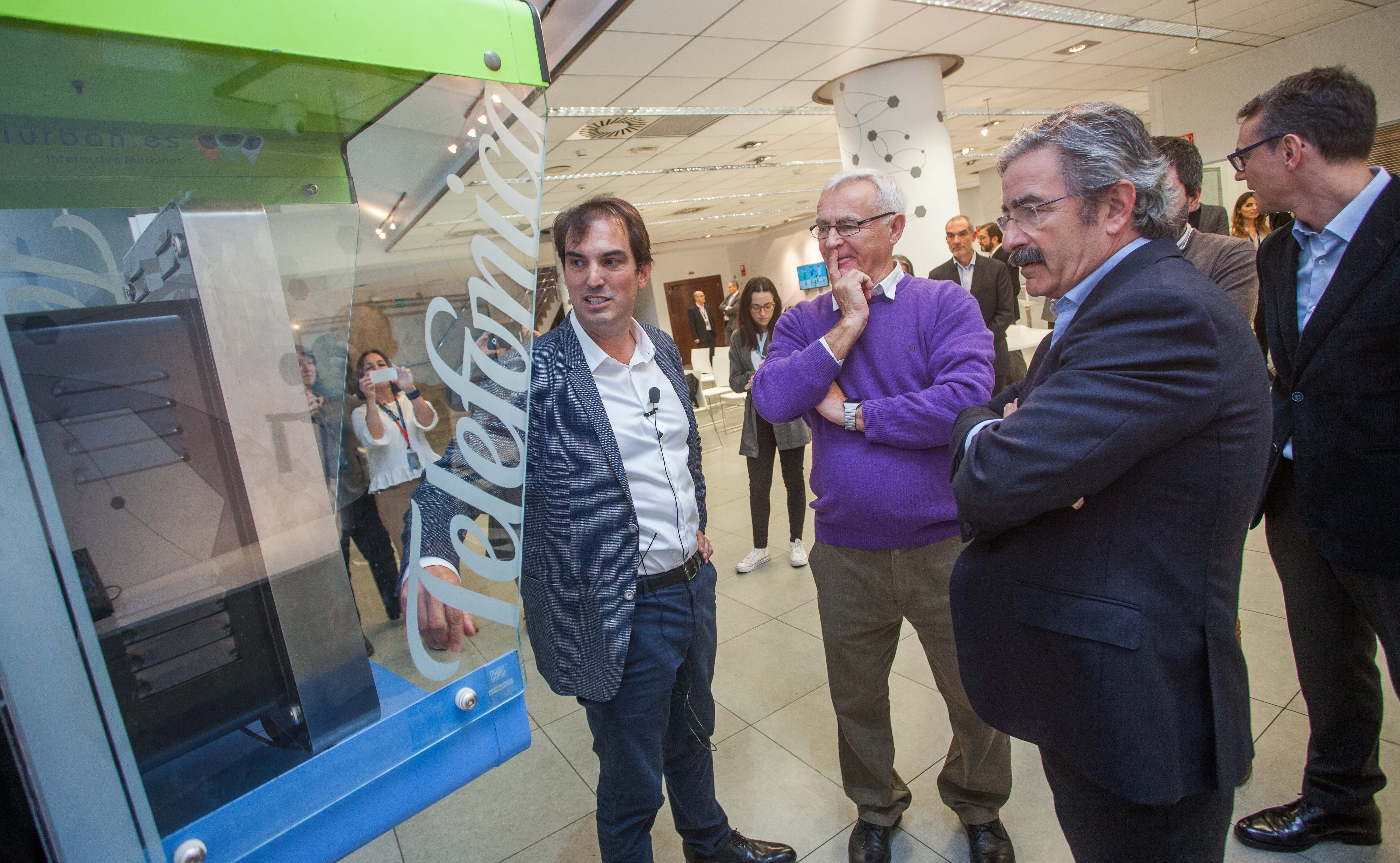 Joan Ribó, alcalde de Valencia, y Kim Faura, director general de Telefónica en Comunidad Valenciana, Cataluña, Islas Baleares y Murcia, en la presentación del centro de Innovación en Valencia