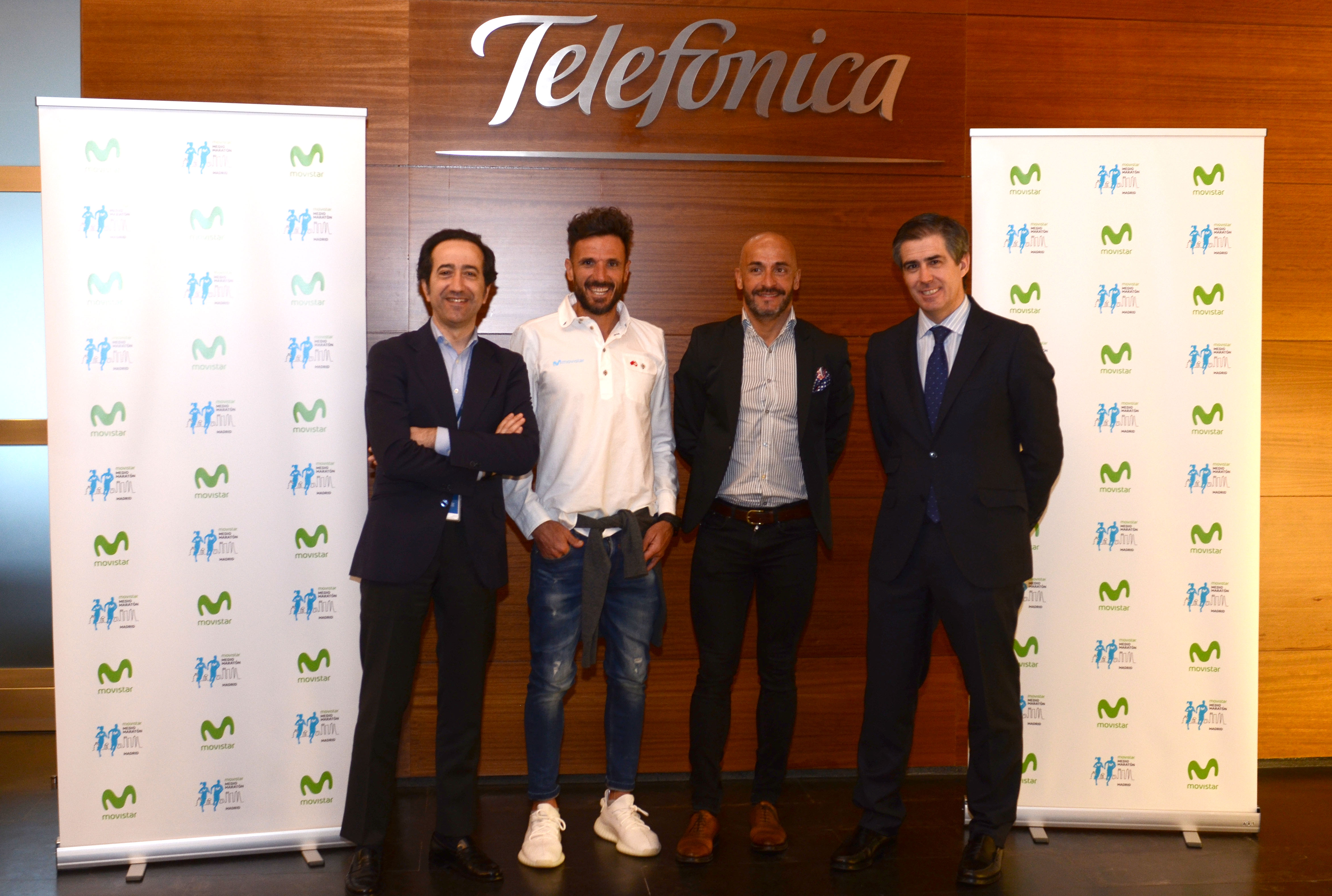 De izquierda a derecha: Vicente Muñoz, Chief IoT Officer Telefónica; Chema Martínez, atleta patrocinado por Telefónica; Jesús Celada, Presidente ADE Maratón; y Rafael Fernández de Alarcón, Director de Patrocinios Telefónica S.A