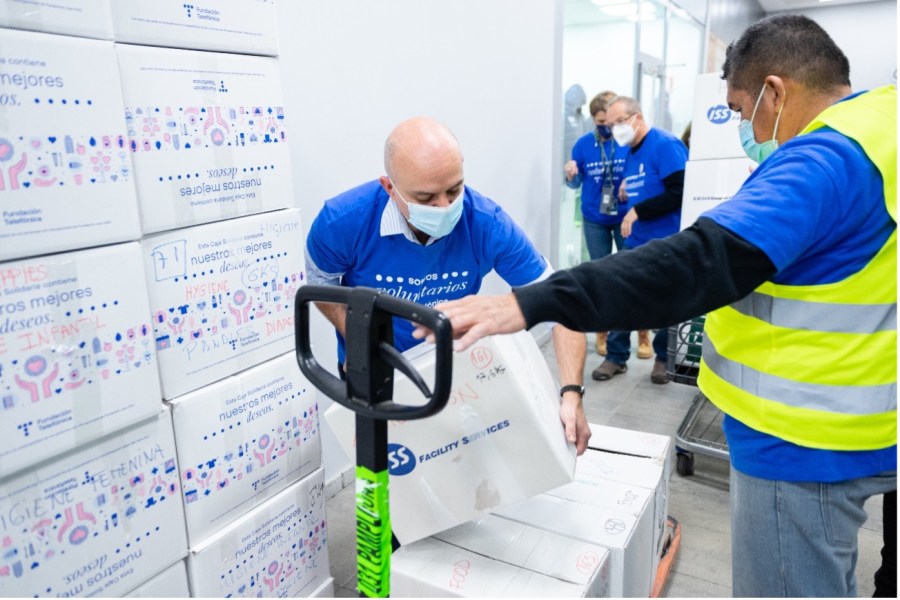 Voluntarios Telefónica organizan recogida de productos para enviar a Ucrania