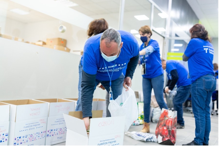 Voluntarios Telefónica organizan recogida de productos para enviar a Ucrania