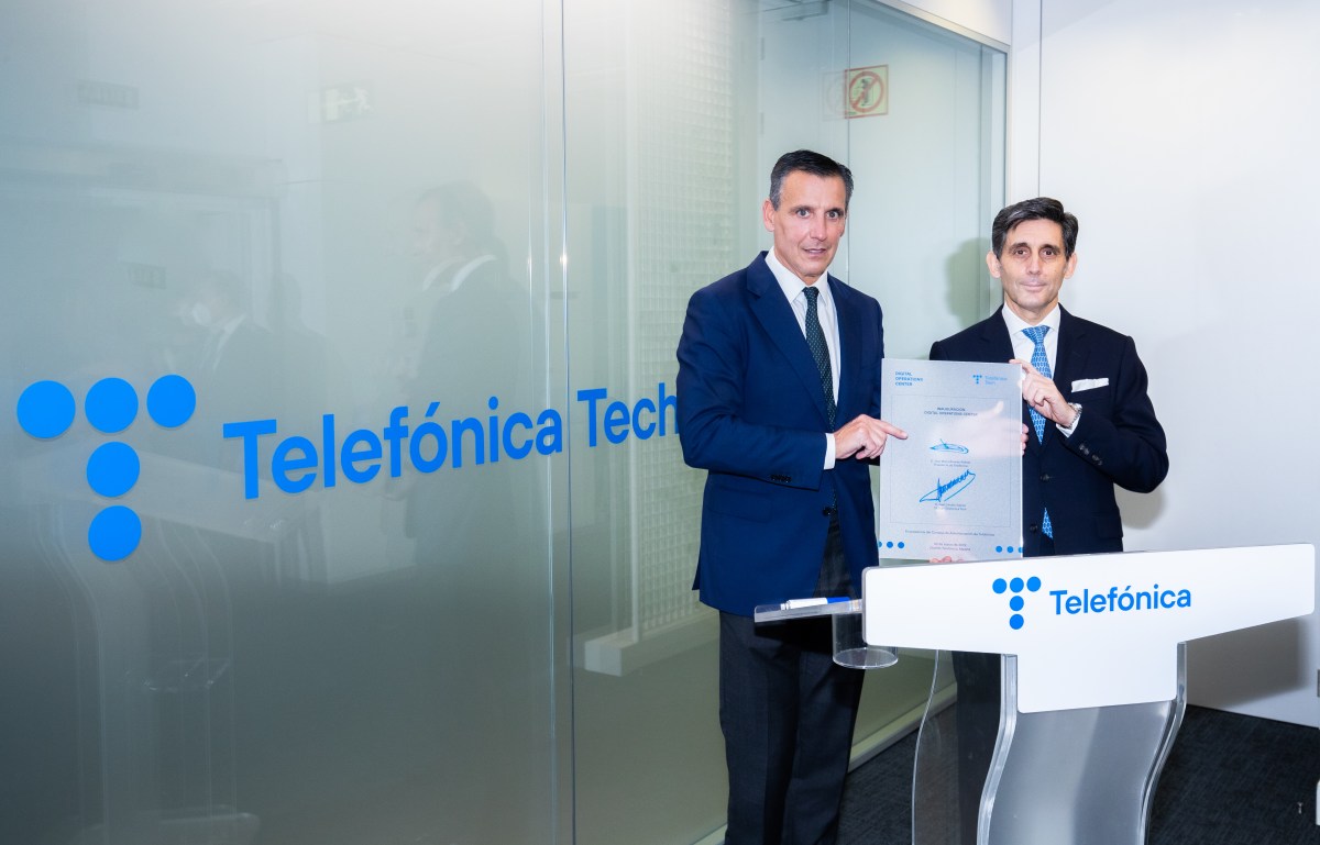 José María Álvarez-Pallete, presidente de Telefónica, junto a José Cerdán, CEO de Telefónica Tech.