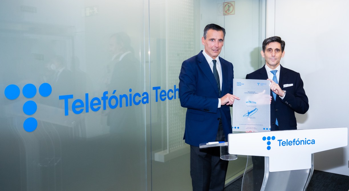 José María Álvarez-Pallete, presidente de Telefónica, junto a José Cerdán, CEO de Telefónica Tech.