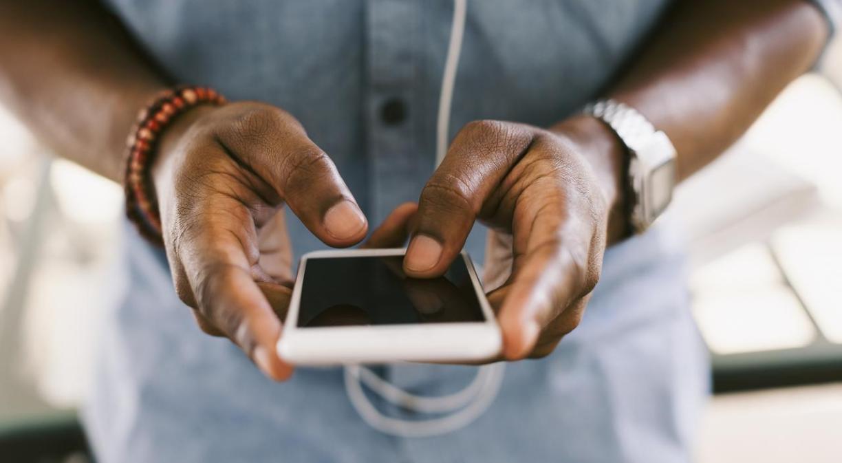 Man-holding-smartphone.jpg?resize=1224%2c673