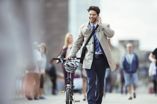smartcity hombre bicicleta