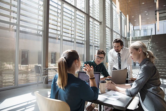 Adaptar los puestos de trabajo - Grandes empresas