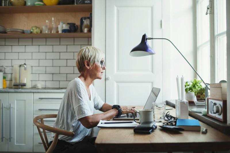 La domótica es un conjunto de tecnologías y sistemas que permiten automatizar las funciones de una vivienda, optimizar el consumo de energía y ahorrar en el gasto.