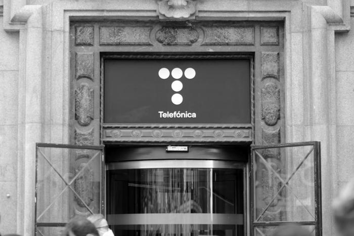 Entrada edificio Gran Via - Telefónica