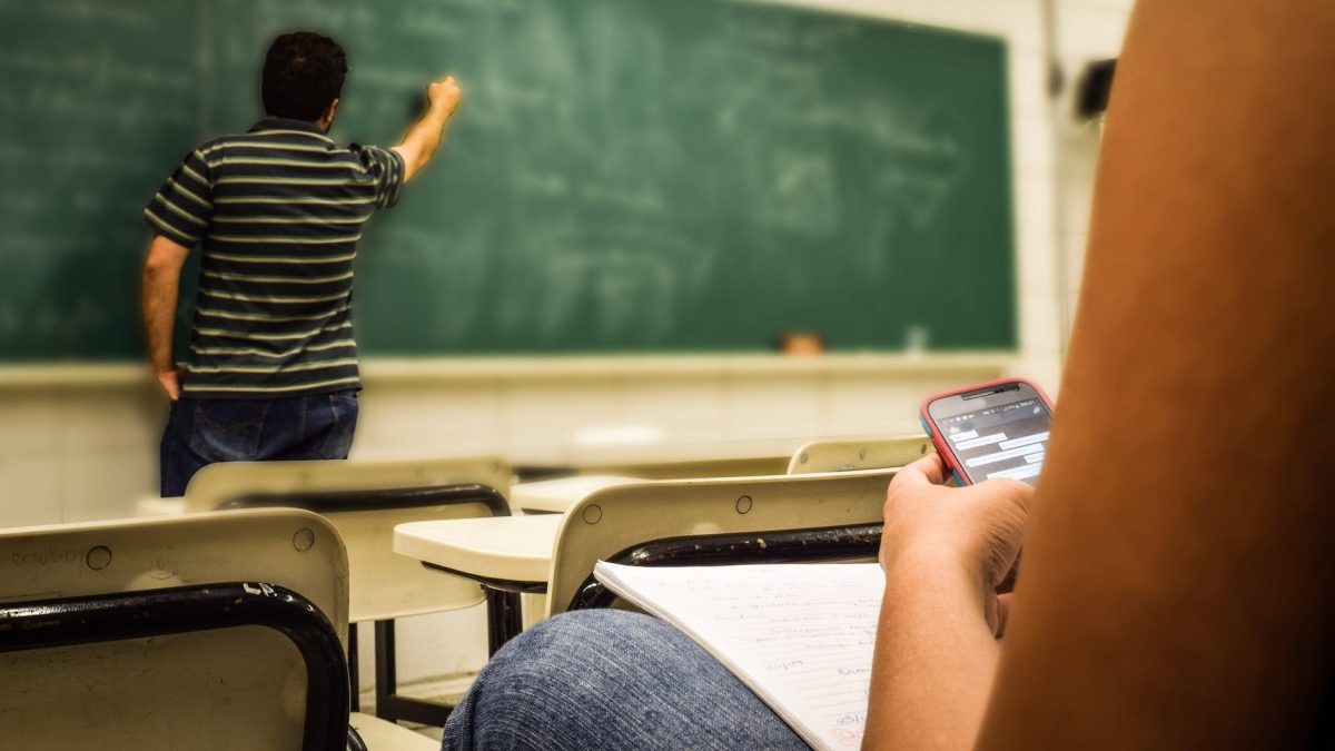 Descubre cómo debe ser la innovación y tecnología para una educación plena.