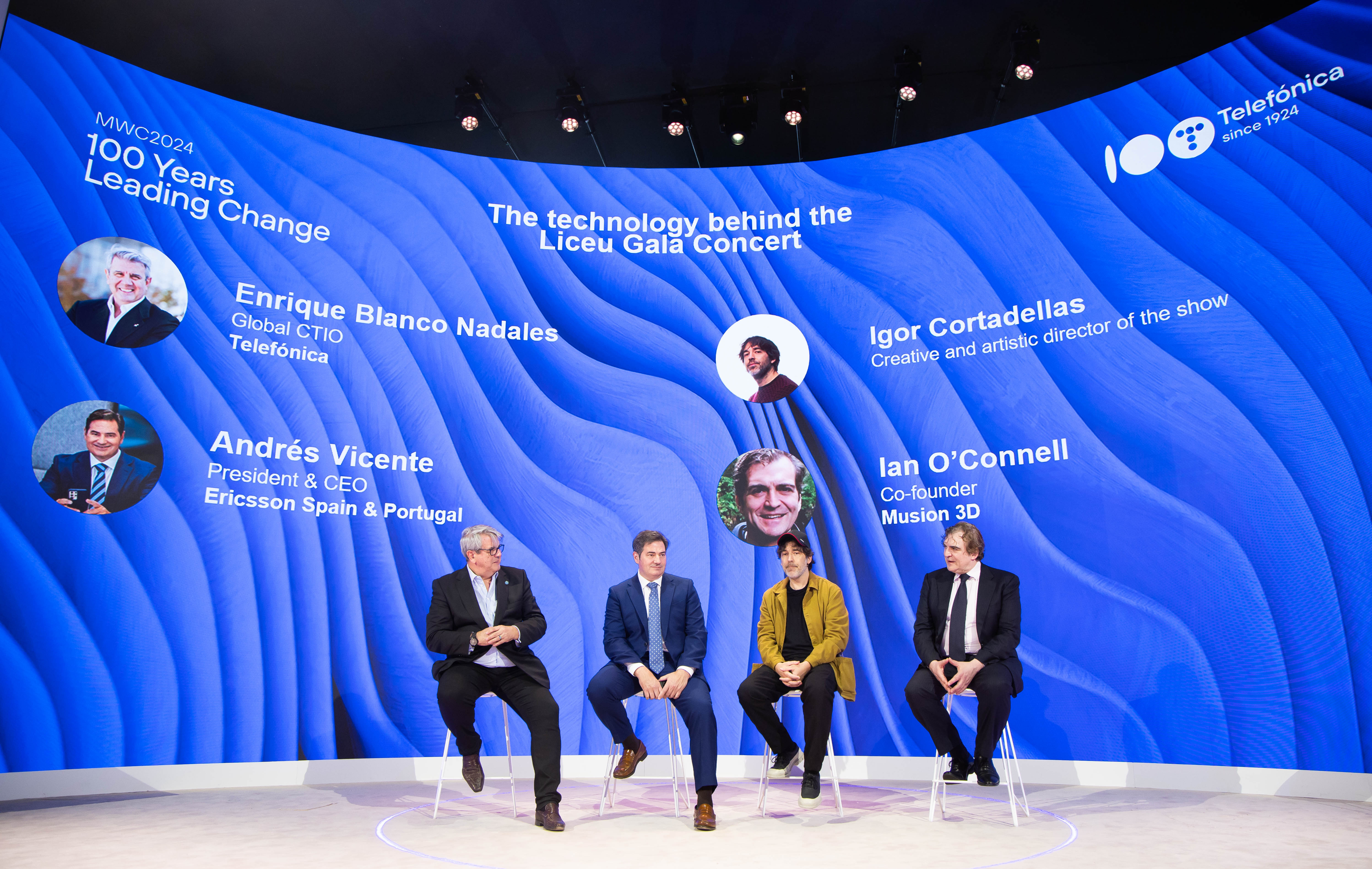 De izquierda a derecha, Enrique Blanco, global CTIO de Telefónica; Andrés Vicente, presidente y CEO de Ericsson España y Portugal; Igor Cortadellas, CEO de Igor Studio; e Ian O´Connell, co-fundador de Musion 3D.