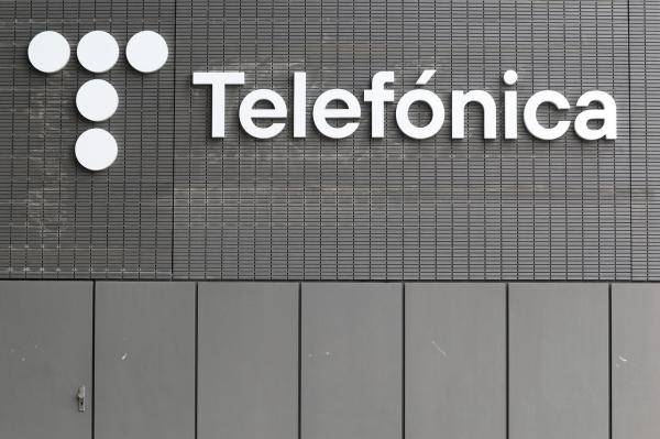 Fotografía del logo de Telefónica en Distrito Telefónica