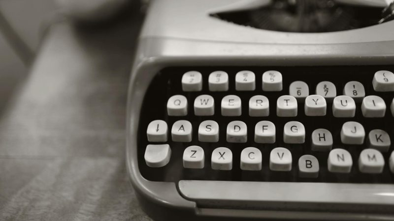Descubre más sobre el cambio de paradigma en el mundo de la escritura. ¿Qué es mejor escribir a mano o a máquina?