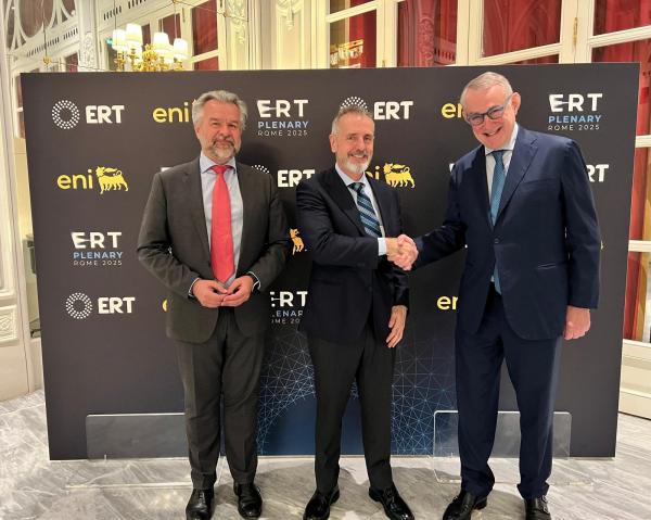 Marc Murtra, presidente de Telefónica, en el centro junto con el presidente de la ERT, Jean-François van Boxmeer, a la derecha de la fotografía, y el secretario general de la ERT, Anthony Gooch