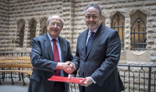 El presidente delegado de la Junta Constructora de la Sagrada Familia, Esteve Camps, y el director general de Telefónica en Cataluña, Chema Casas