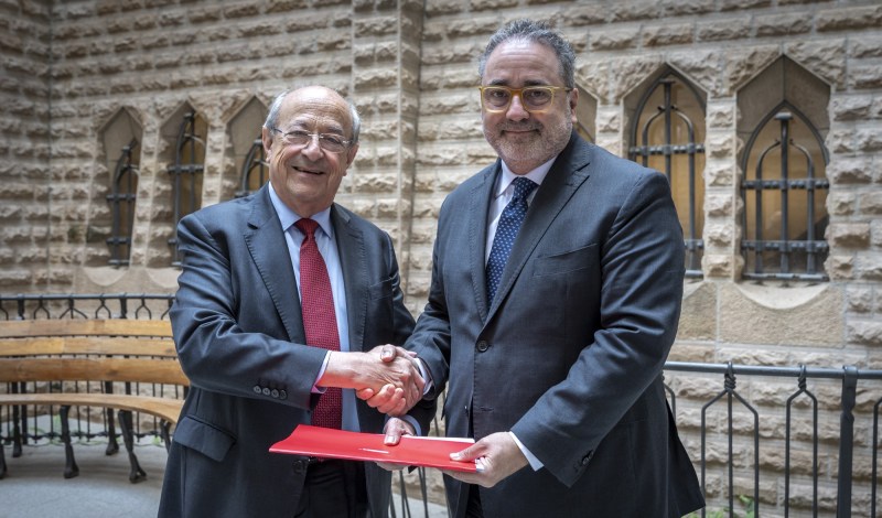 El presidente delegado de la Junta Constructora de la Sagrada Familia, Esteve Camps, y el director general de Telefónica en Cataluña, Chema Casas