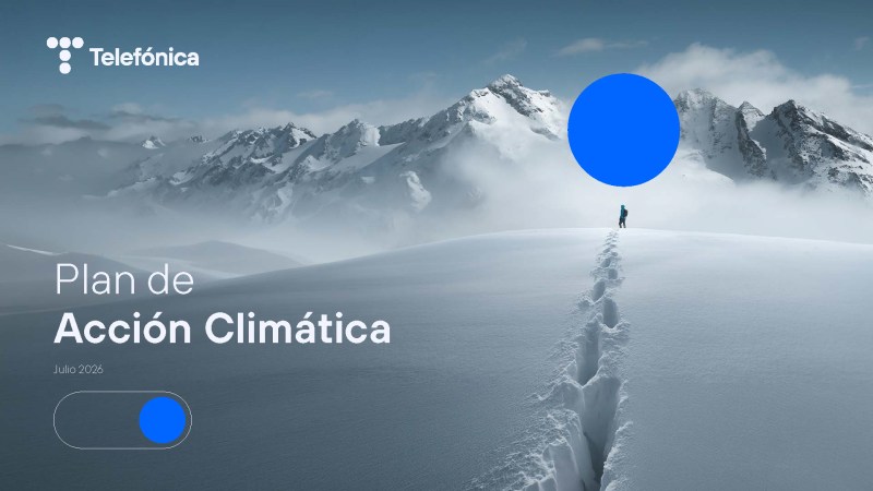 Portada del Plan de acción climática de Telefónica con una persona caminando sobre la nieve hacia una cordillera de montañas nevadas y un gran círculo azul sobre el paisaje. El texto visible dice “Telefónica”. “Plan de Acción Climática”. “Julio 2026”.