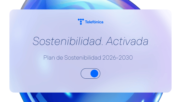 Portada del Plan de Sostenibilidad de Telefónica con fondo en tonos azul y violeta y un interruptor azul activado. El texto dice "Telefónica" "Sostenibilidad. Activada" y "Plan de Sostenibilidad 2026-2030".